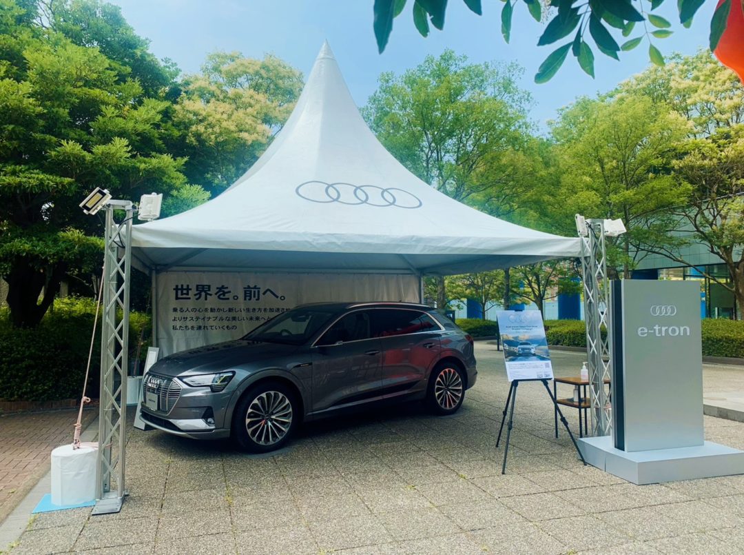 カラフルデーにAudi車を展示しました♪